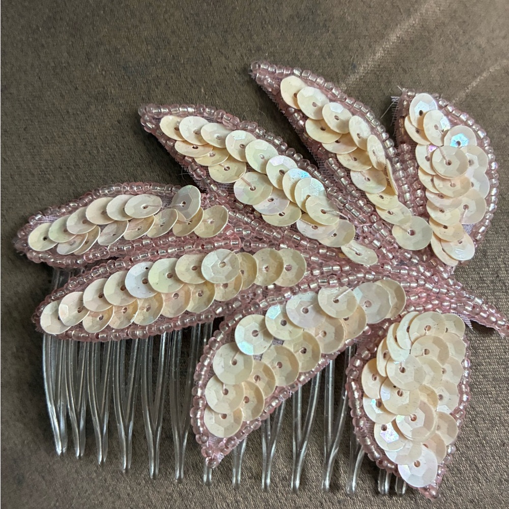 SALE! Vintage light pink sequins leaf seed bead outline hair comb